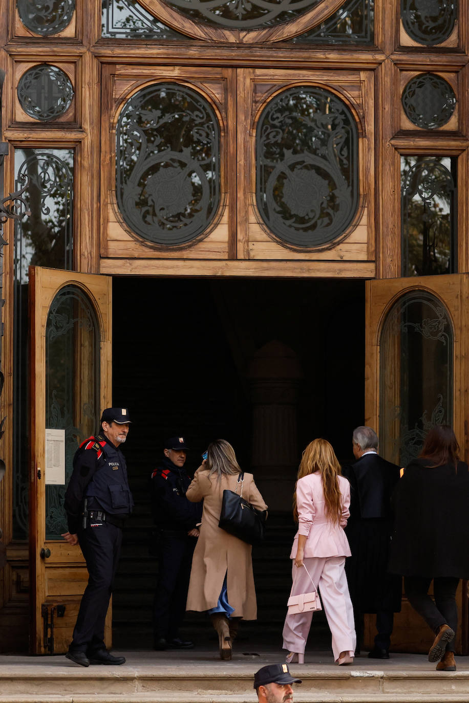 El mensaje oculto en el traje de chaqueta rosa de Shakira