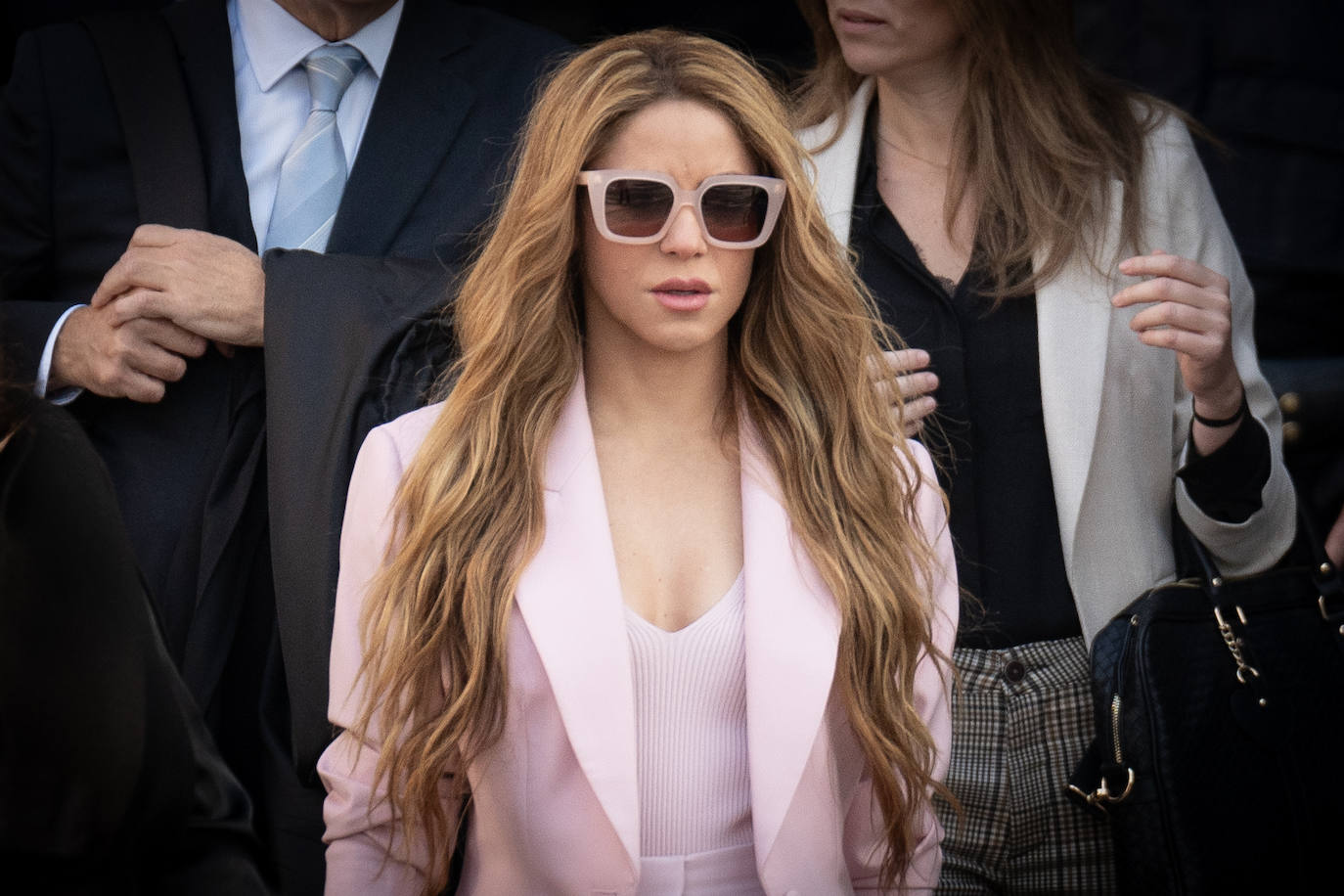 El mensaje oculto en el traje de chaqueta rosa de Shakira