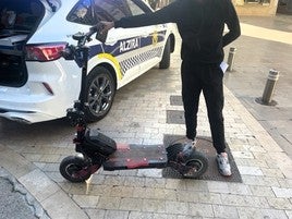 Patinete confiscado en Alzira.