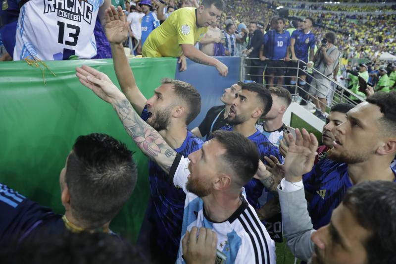 Las imágenes de la vergüenza en Maracaná: batalla en la grada entre argentinos y brasileños