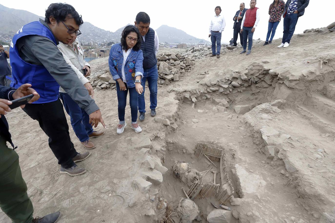 Sorprendente hallazgo en Lima: Encuentran cinco momias de unos 1.000 años de antigüedad