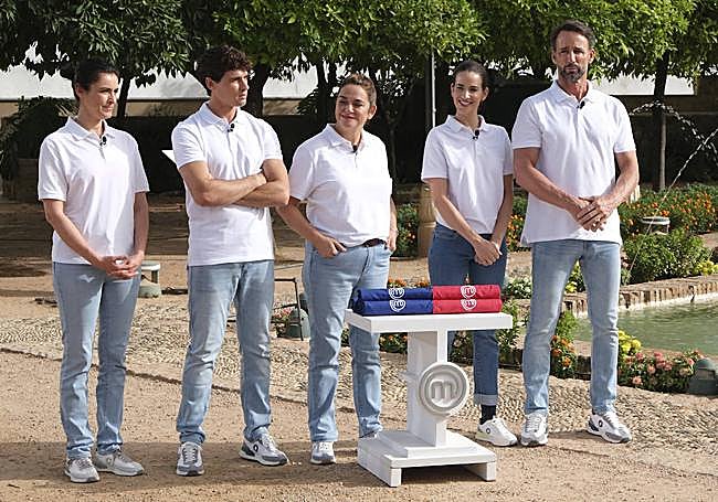 De izquierda a derecha: Blanca Romero, Daniel Illescas, Toñi Moreno, Laura Londoño y Álvaro Muñoz Escassi, antes de enfrentarse a la prueba de exteriores en Córdoba.