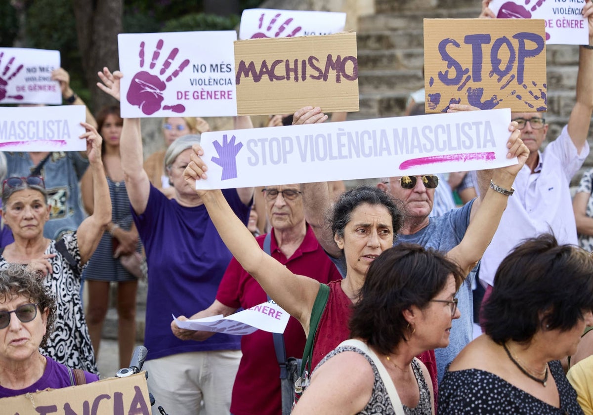 Manifestación en favor de las víctimas de violencia de género.