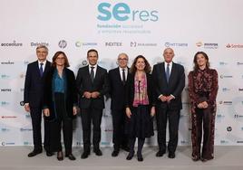 Jaume Masana, director de Negocio de CaixaBank, recoge el premio en nombre de la entidad.