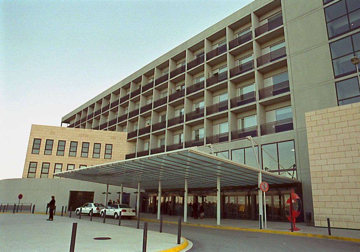 Fachada del hospital de Alzira.