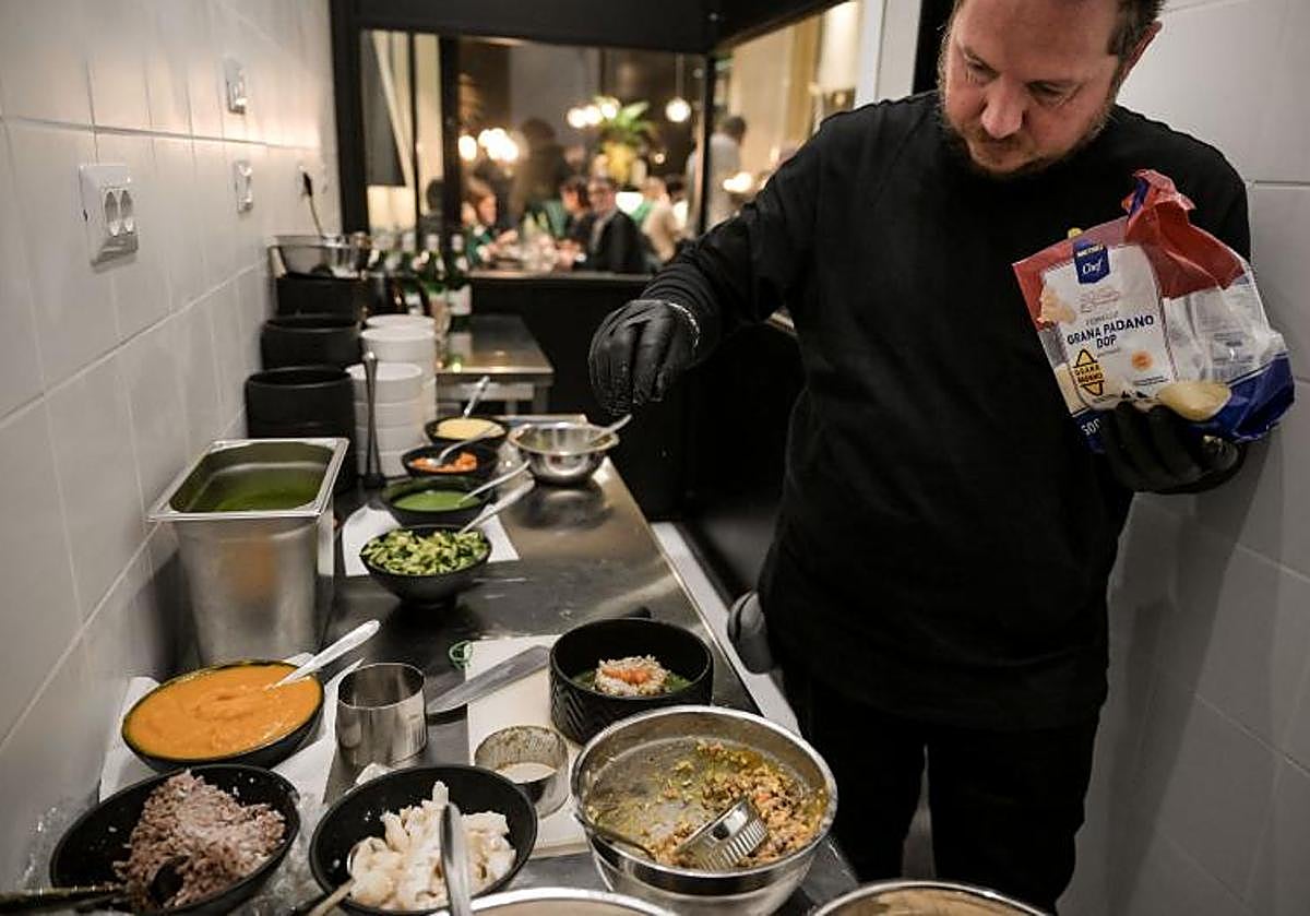 Imagen principal - Interior y platos de Fiuto.