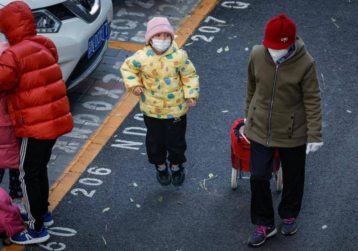 Todo lo que se sabe sobre el aumento de neumonías en niños en China