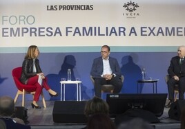 Los ponentes de la primera mesa redonda celebrada en la jornada 'La empresa familiar, a examen', organizada por LAS PROVINCIAS.