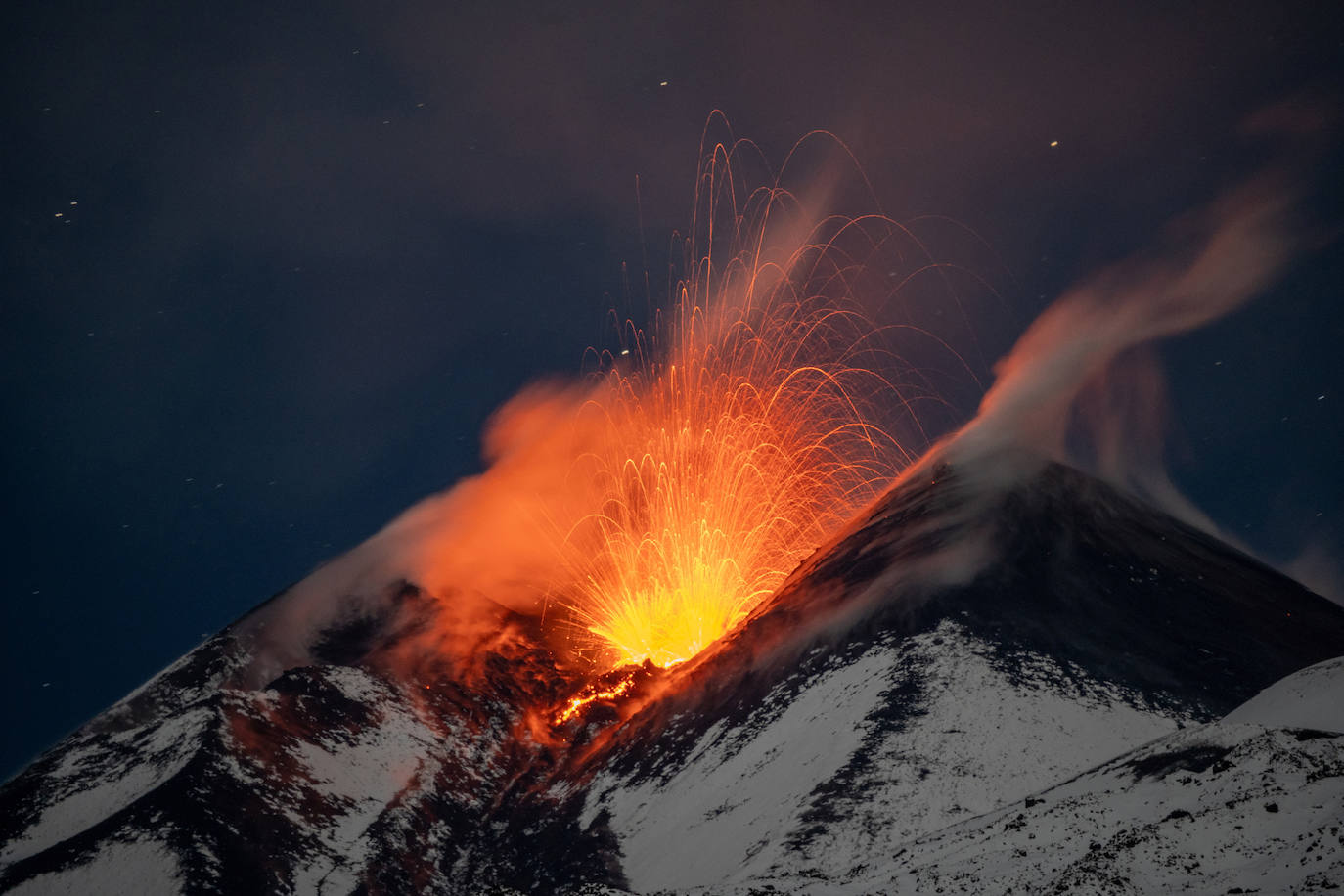 La llamativa erupción del volcán Etna