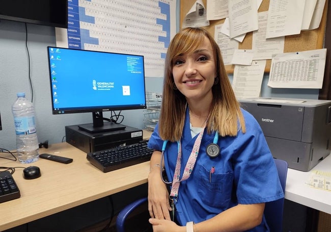 La médico Laura Ejarque, en el hospital de Requena.