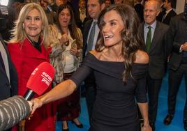 El momentazo de la reina Letizia con un famoso diseñador valenciano: «Me dijo que tenía el cutis perfecto»