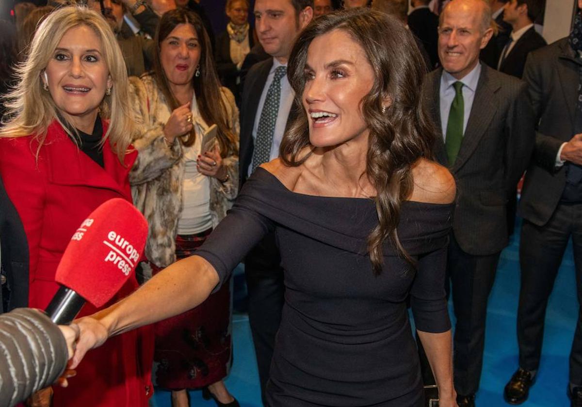 El momentazo de la reina Letizia con un famoso diseñador valenciano: «Me dijo que tenía el cutis perfecto»