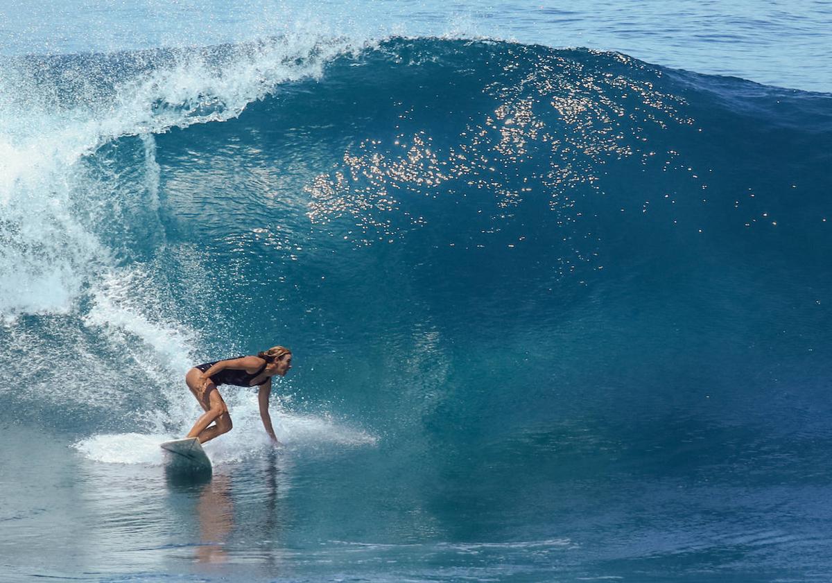 Imagen principal - Mireia Martínez, la valenciana que ha logrado triunfar como empresaria subida a una tabla de surf