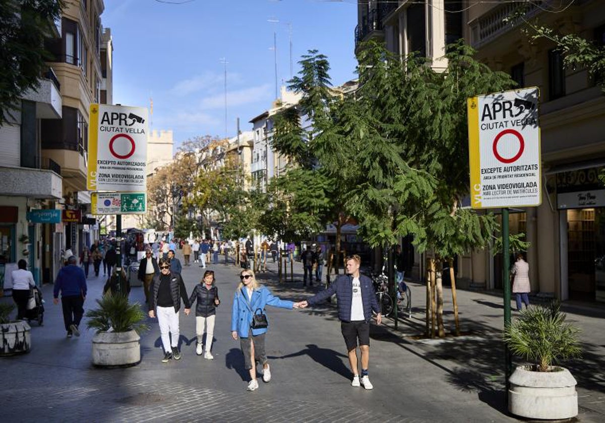 Entrada a la APR en la avenida María Cristina, este lunes.