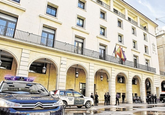 Fachada de la Audiencia de Alicante.