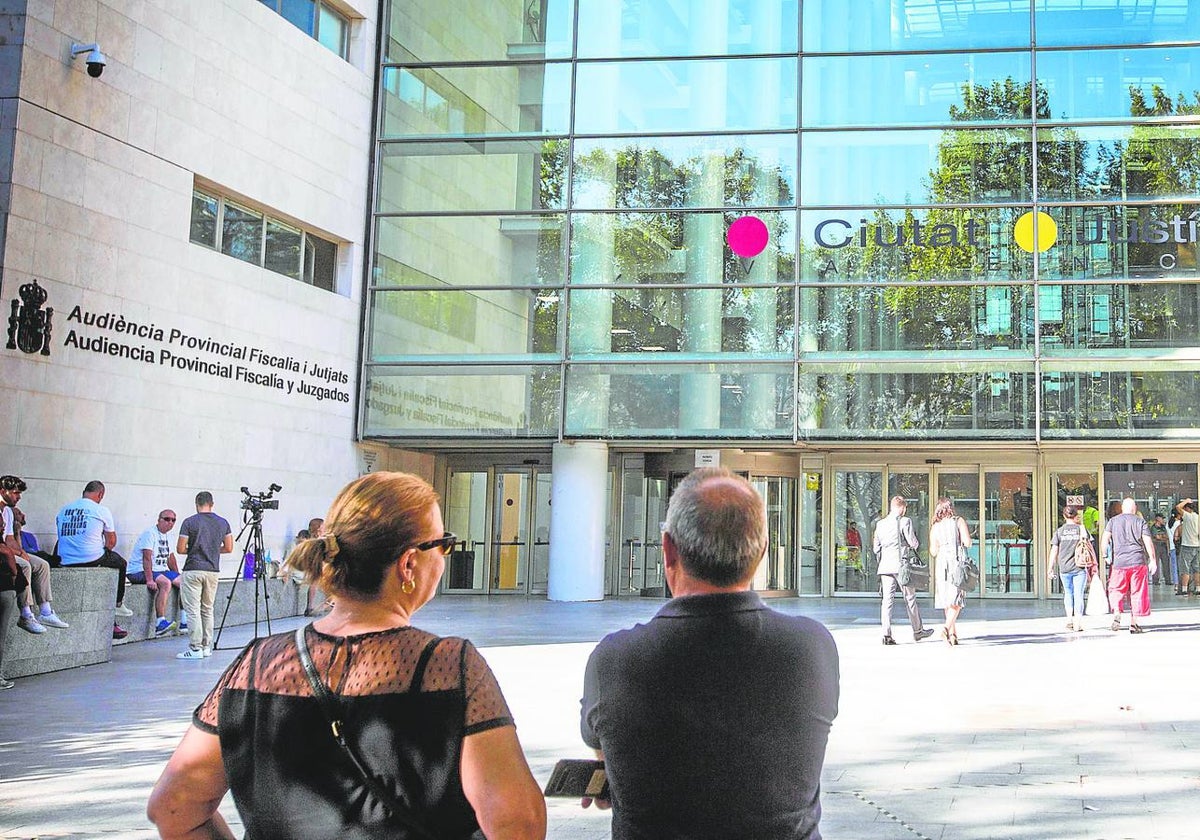 La entrada principal de la Ciudad de la Justicia.