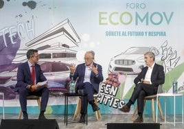 El director de la planta de Ford Almussafes Dionisio Campos (en el centro) en Ecomov.