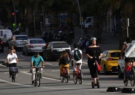 FGV y la EMT estudian un protocolo conjunto sobre el acceso de los patinetes al transporte público