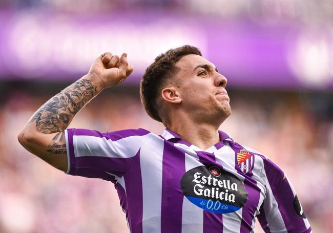 Joni Montiel, celebrando un gol con el Valladolid.