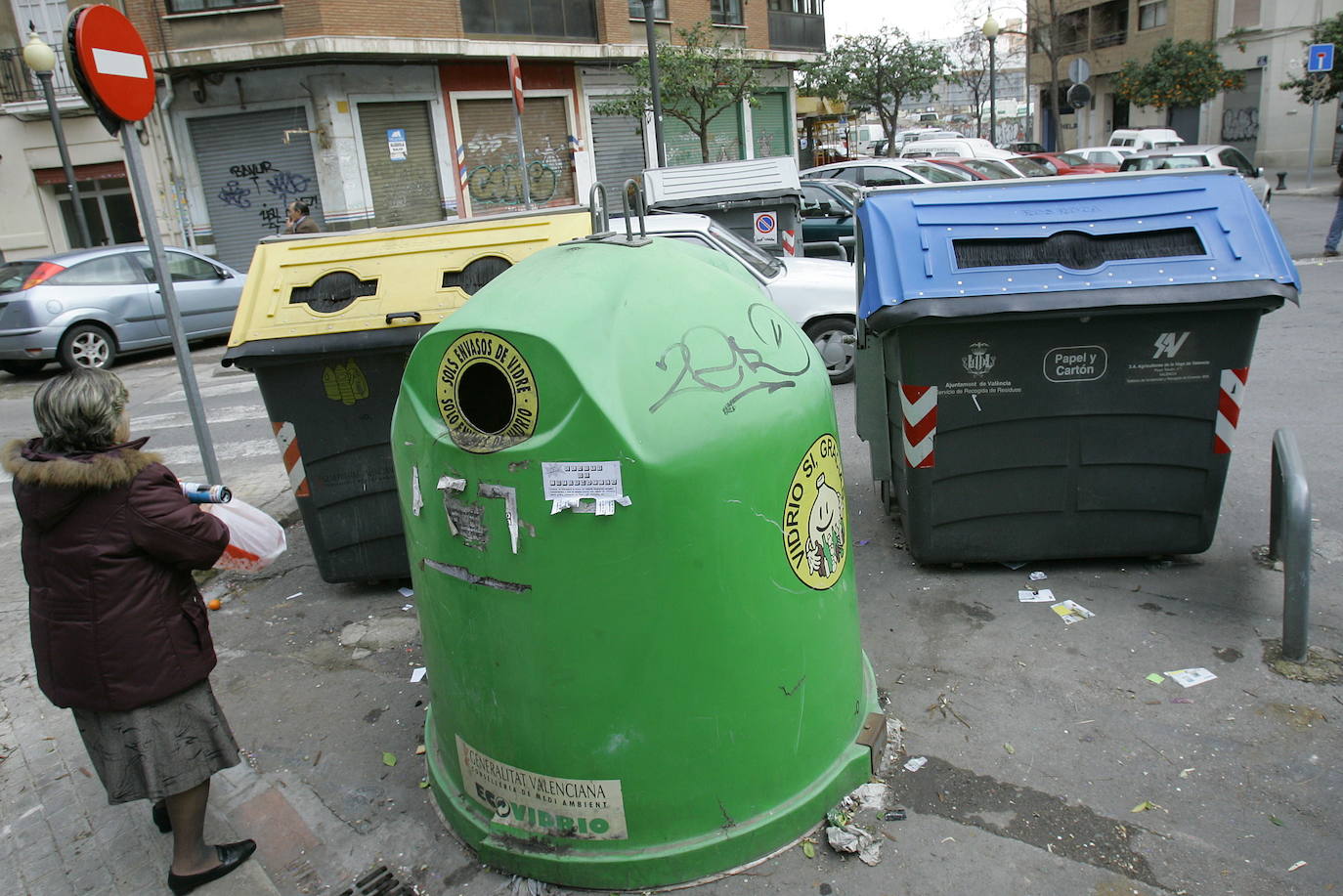 Un chatarrero apuñala a otro en la cabeza con un destornillador en Valencia