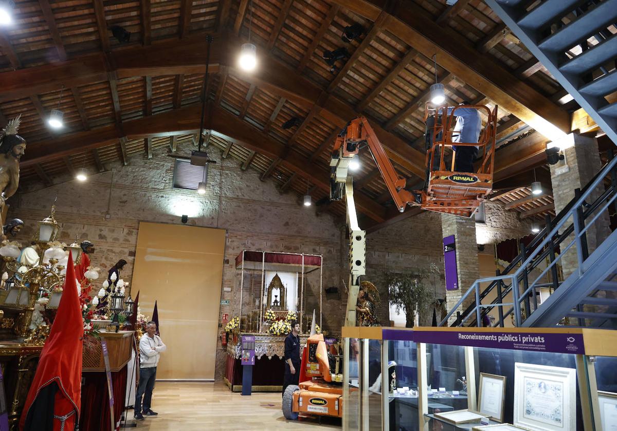 Abandono y desperfectos en el Museo de la Semana Santa Marinera de Valencia