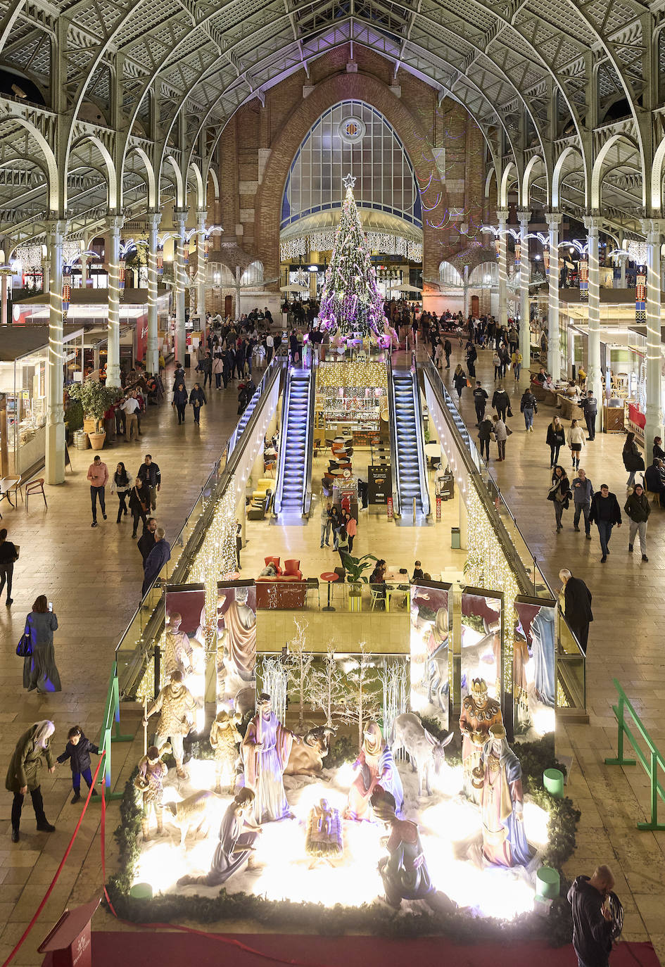 El Mercado de Colón de Valencia enciende las luces de Navidad