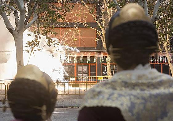 Valencia dispara una mascletà extraordinaria junto a Mestalla