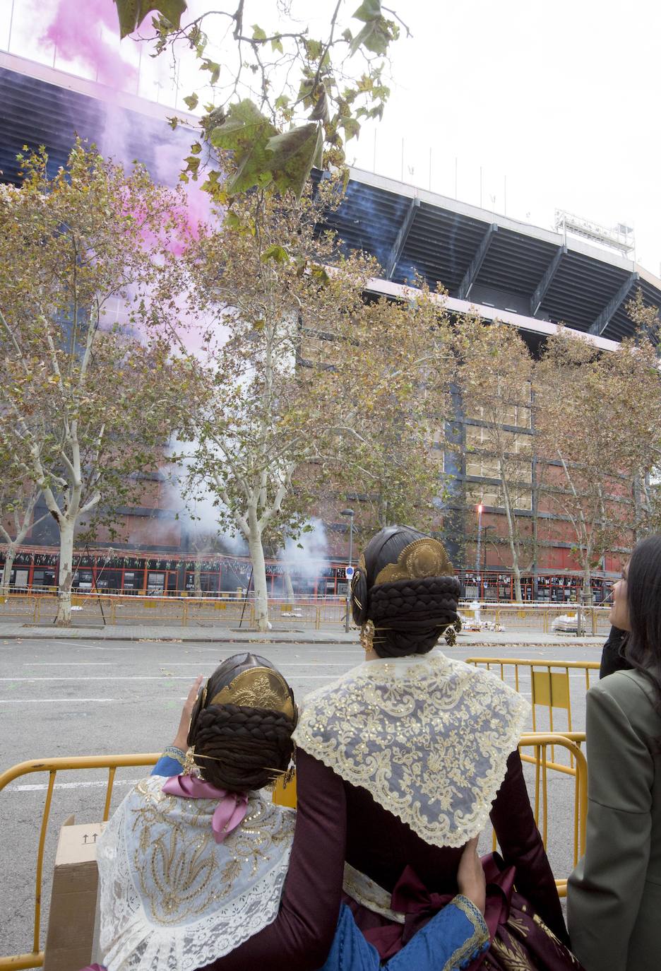 Valencia dispara una mascletà extraordinaria junto a Mestalla