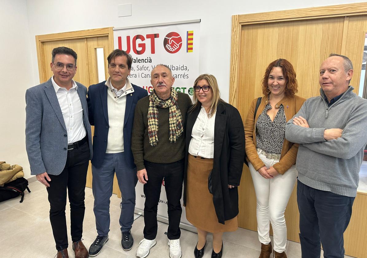 El secretario general de UGT con representantes locales y autonómicos.