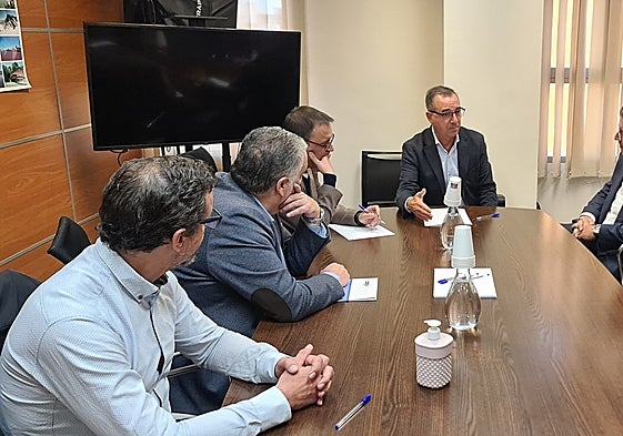 Reunión del alcalde de Riba-roja con FVET.