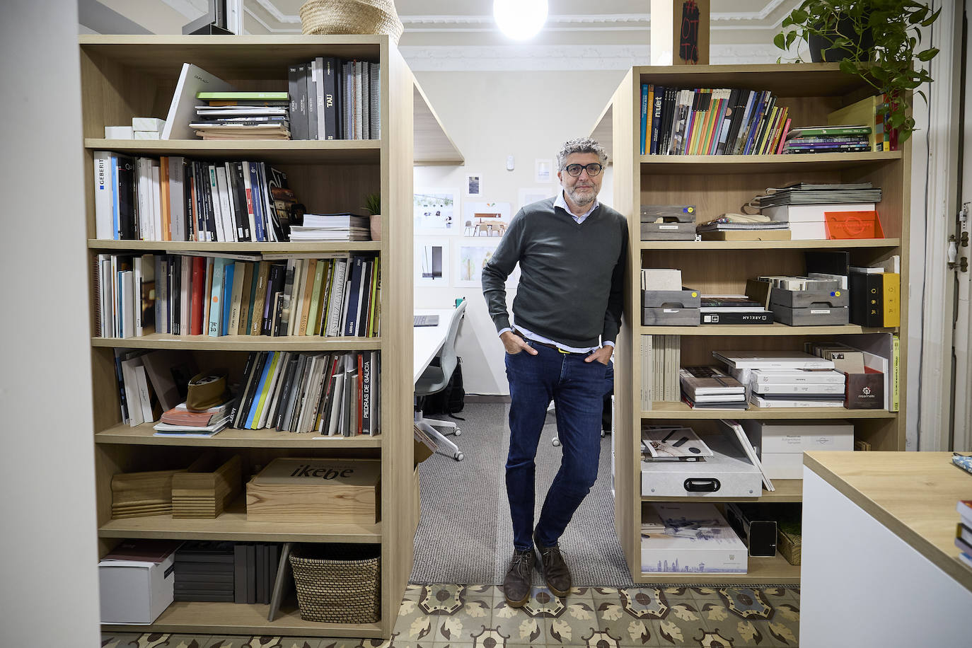 Vicente Pons, en su estudio de la calle Sorní.