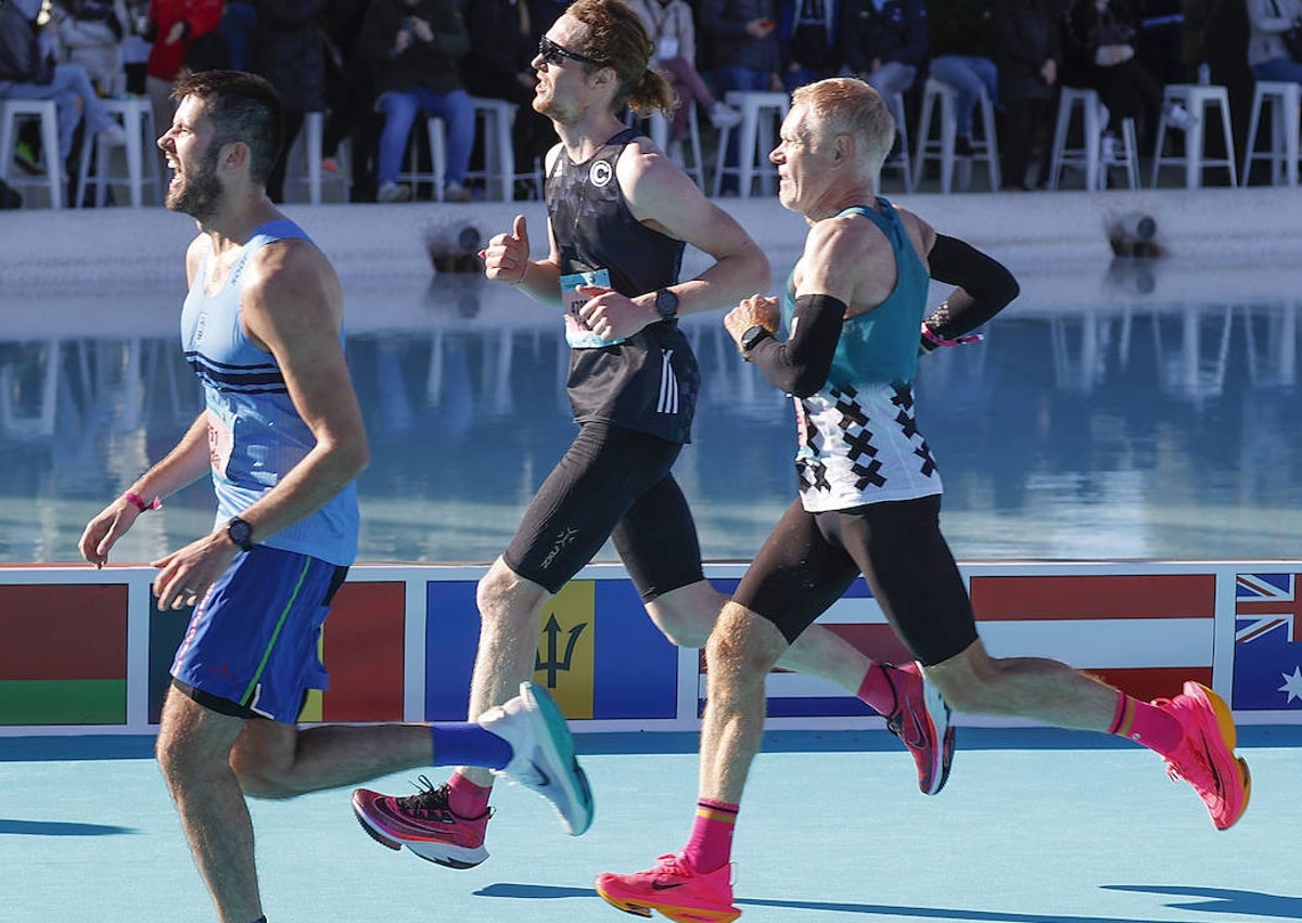 Imagen secundaria 1 - Distintos momentos de otra edición del Maratón que ya es historia del atletismo.