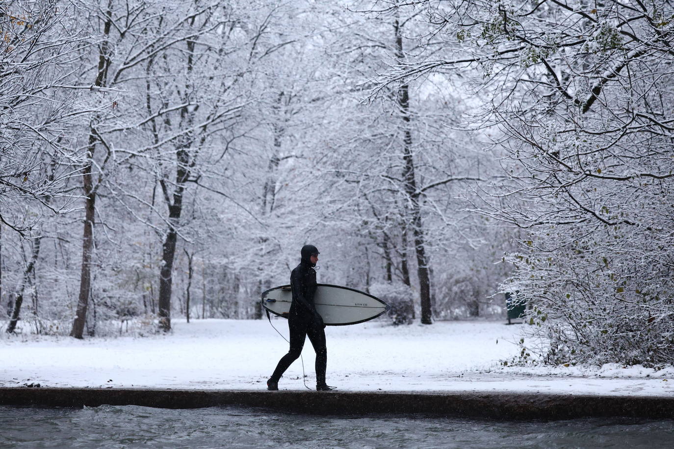 La nieve sepulta Alemania, en imágenes