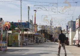 Puestos de los feriantes de Valencia, frente al puerto.