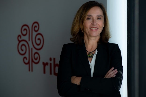 Imagen principal - La consejera delegada del grupo sanitario, Elisa Tarazona.