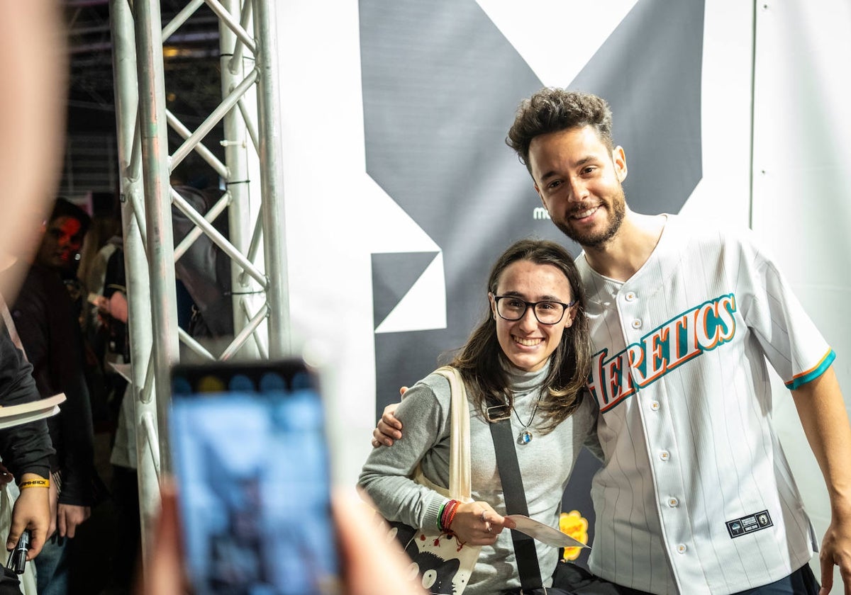 El 'youtuber' TheGrefg, con sus seguidores en la DreamHack Valencia.