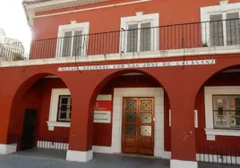 Fachada del colegio San José de Calasanz, en el Grao.