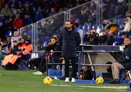 José Bordalás, observa a su equipo ante el Valencia.