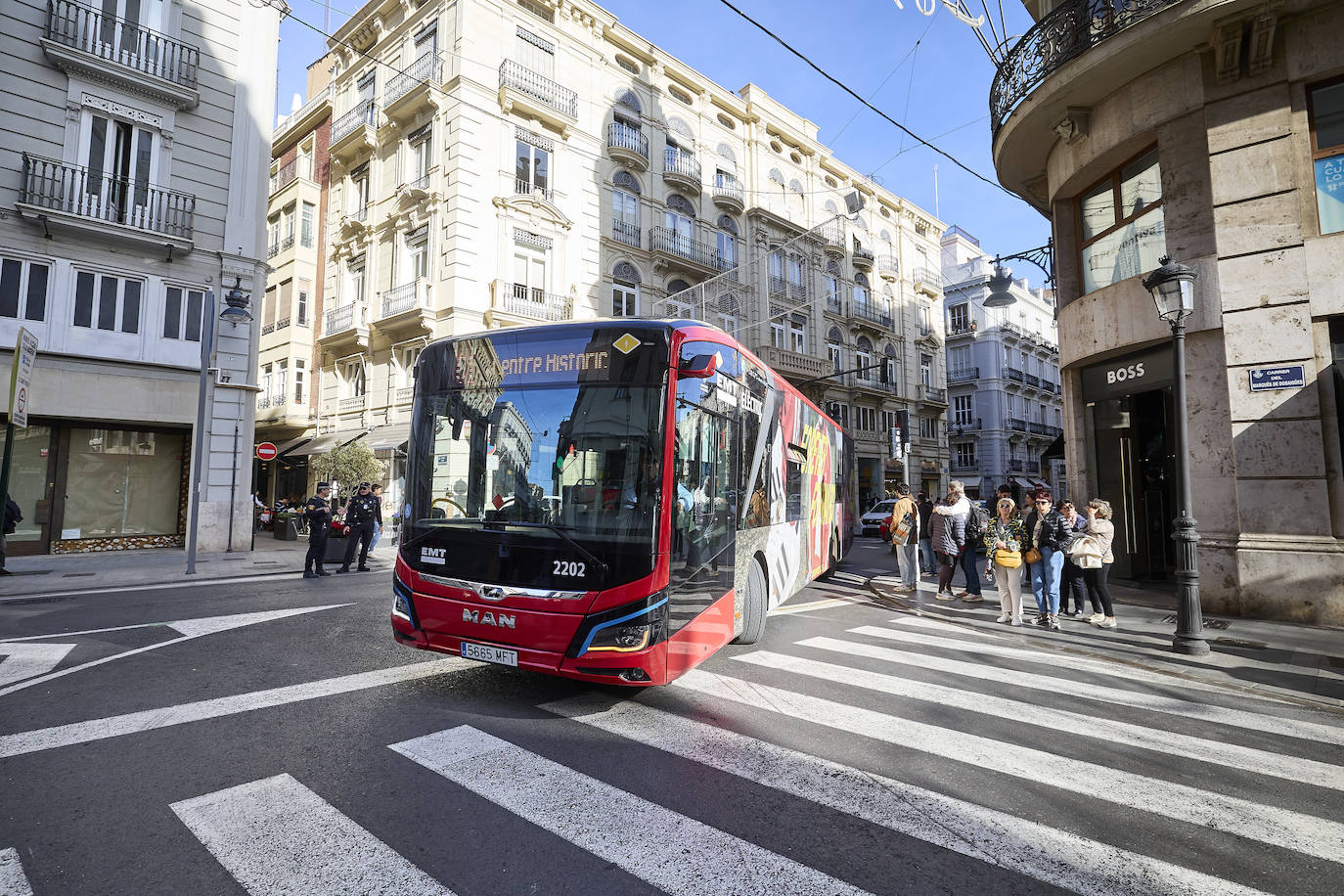 Uno de los autobuses desviados durante el puente festivo.