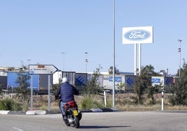 Accesos a la factoría Ford en Almussafes.