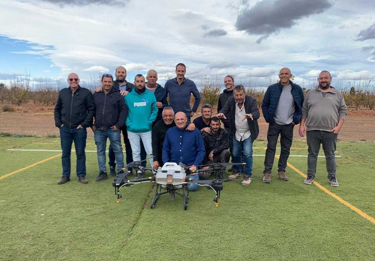 Pilotos de dron para cultivos de arroz.