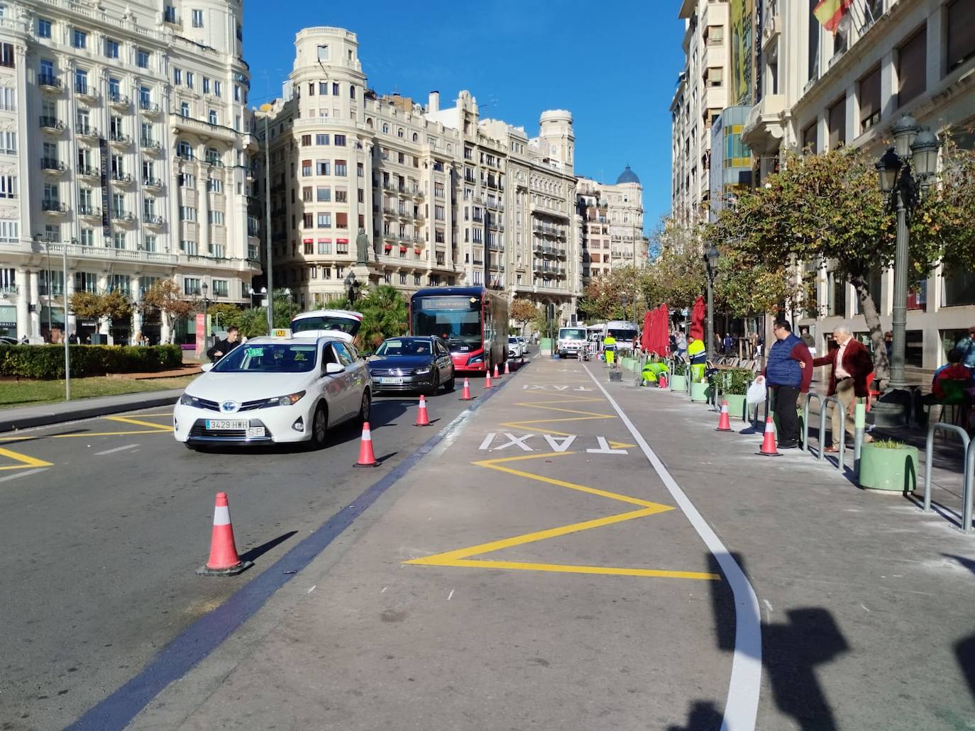 Las nuevas líneas de autobús llegan a la plaza del Ayuntamiento de Valencia