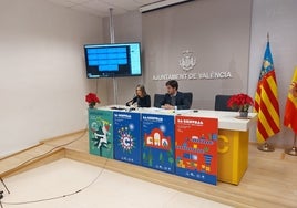 Los concejales Mónica Gil y Juan Carlos Caballero, en la rueda de prensa de este lunes.