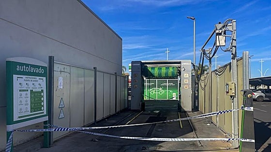 Las cámaras revelan que el muerto en el túnel de lavado de Gandia entró con la máquina en marcha