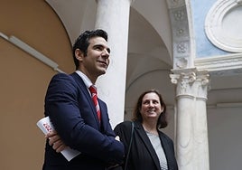 Pablo González Tornel, director del Museo, y Pilar Tébar, directora general de Patrimonio, durante la presentación.