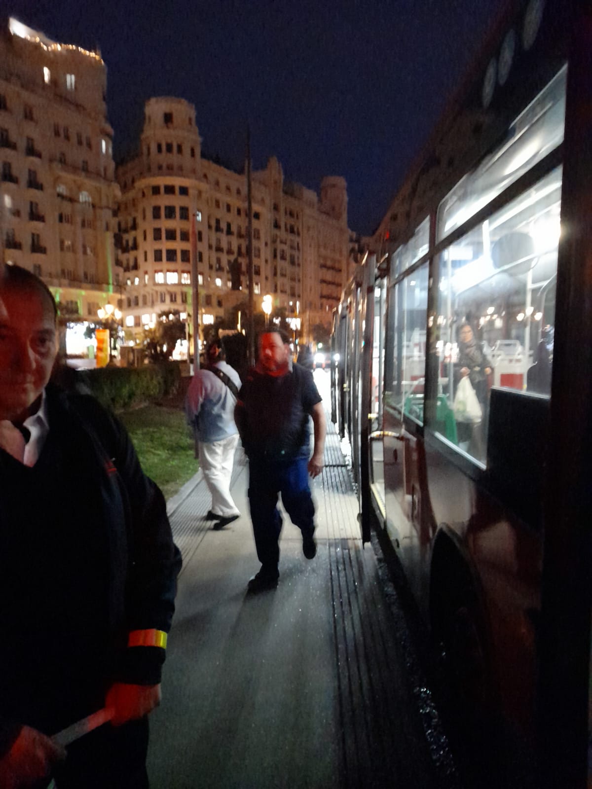 Las nuevas líneas de autobús llegan a la plaza del Ayuntamiento de Valencia