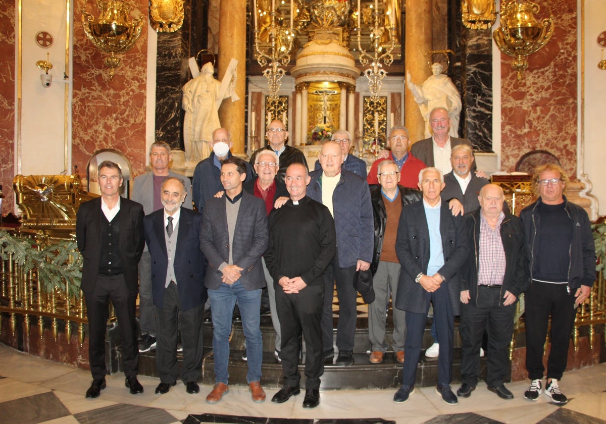 Fotografía de familia en la basílica.