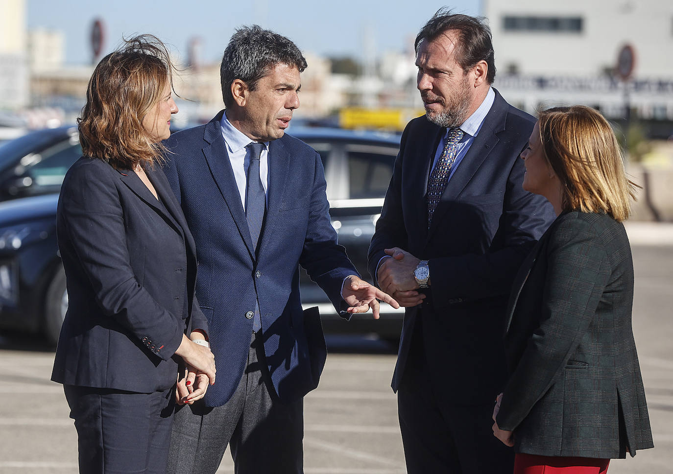 El nuevo ministro de Transportes, Óscar Puente, visita el Puerto de Valencia