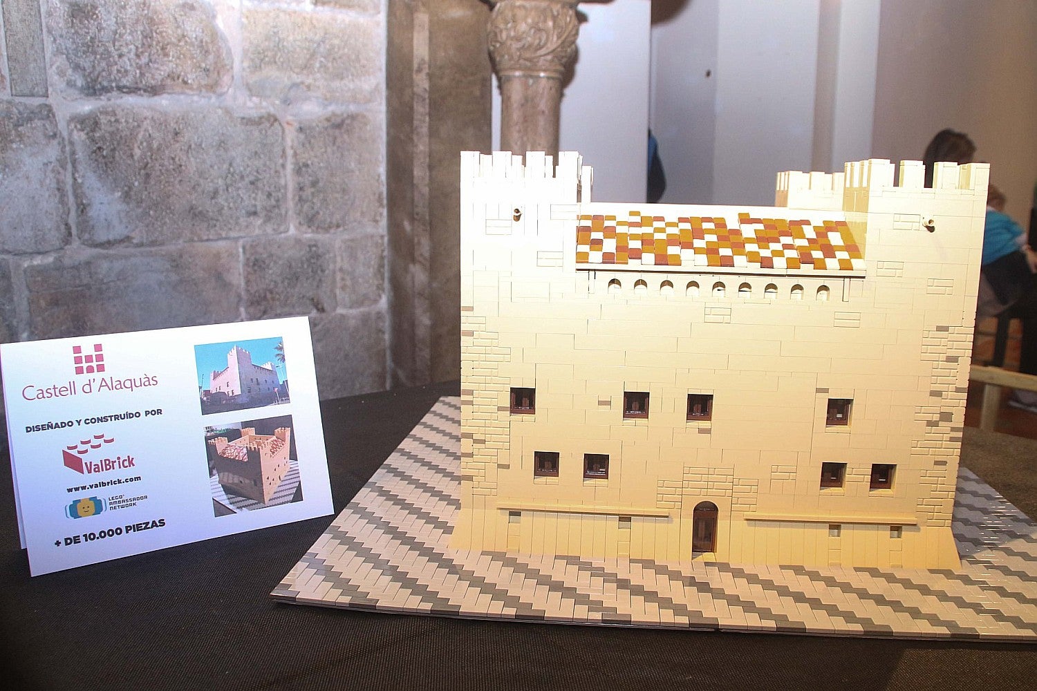 Una de las construcciones de Lego expuestas en el Castillo de Alaquàs, donde ha tenido lugar el robo.