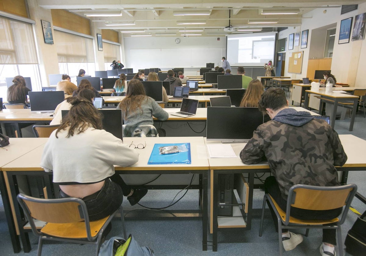 Estudiantes en la Universitat Politècnica de València (UPV).